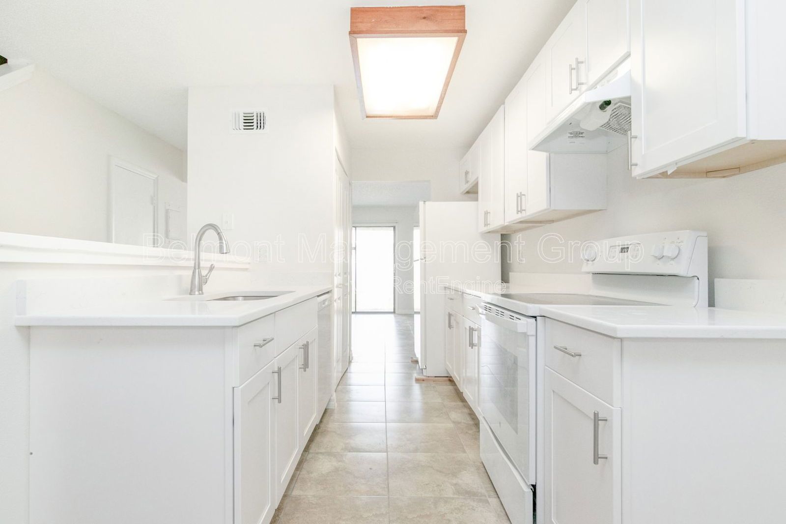 RENT NOW and RECEIVE $700 OFF YOUR FIRST MONTH'S RENT!!! Lovely 2BR/1.5BA Townhome for rent Near Lake Baldwin! property image