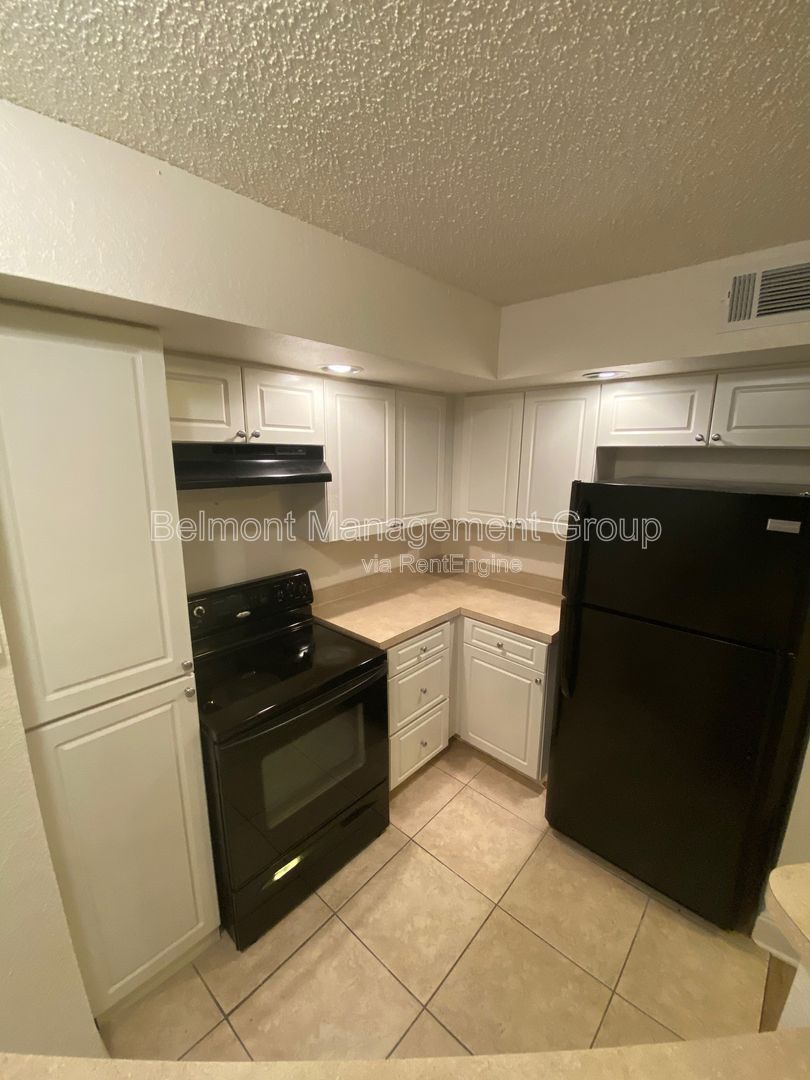 Beautiful 1 Bed/1 Bath Condo at Venetian Place in Orlando! YEAR END SPECIAL!! RENT NOW AND RECEIVE THE REST OF DECEMBER FREE!!! property image