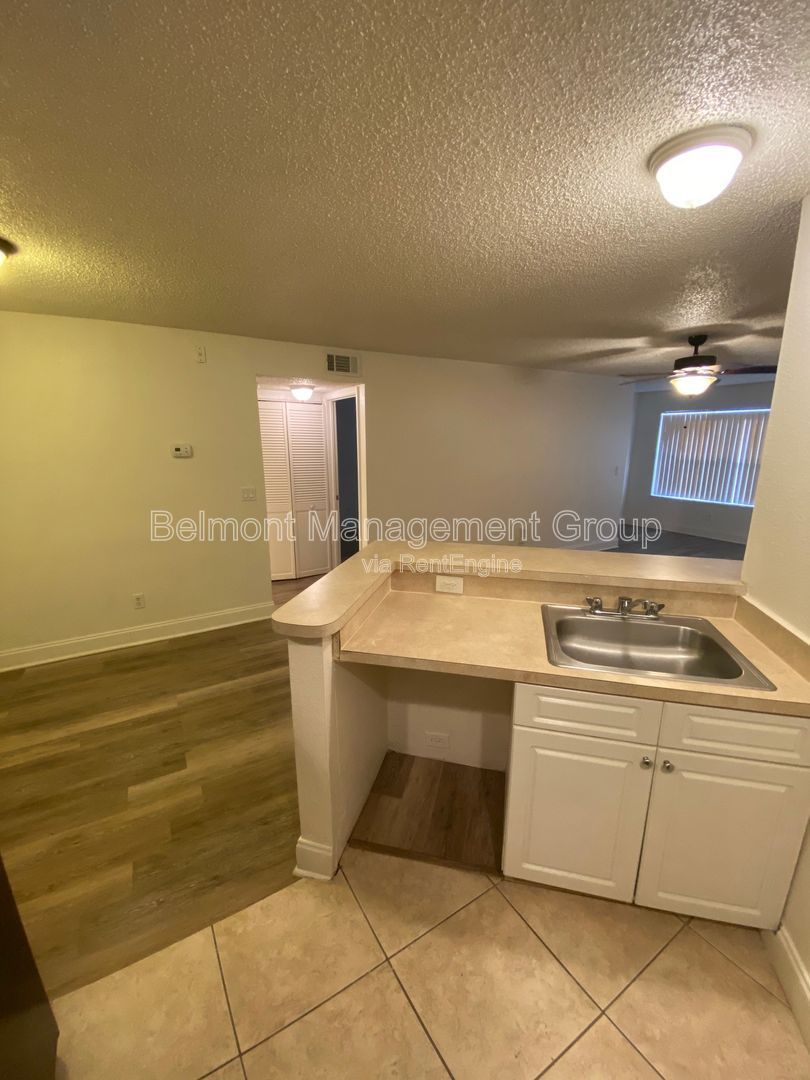 Beautiful 1 Bed/1 Bath Condo at Venetian Place in Orlando! YEAR END SPECIAL!! RENT NOW AND RECEIVE THE REST OF DECEMBER FREE!!! property image