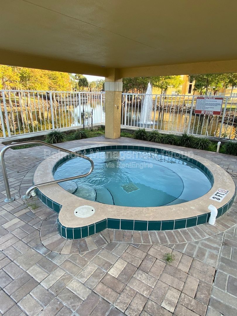 Beautiful 1 Bed/1 Bath Condo at Venetian Place in Orlando! YEAR END SPECIAL!! RENT NOW AND RECEIVE THE REST OF DECEMBER FREE!!! property image