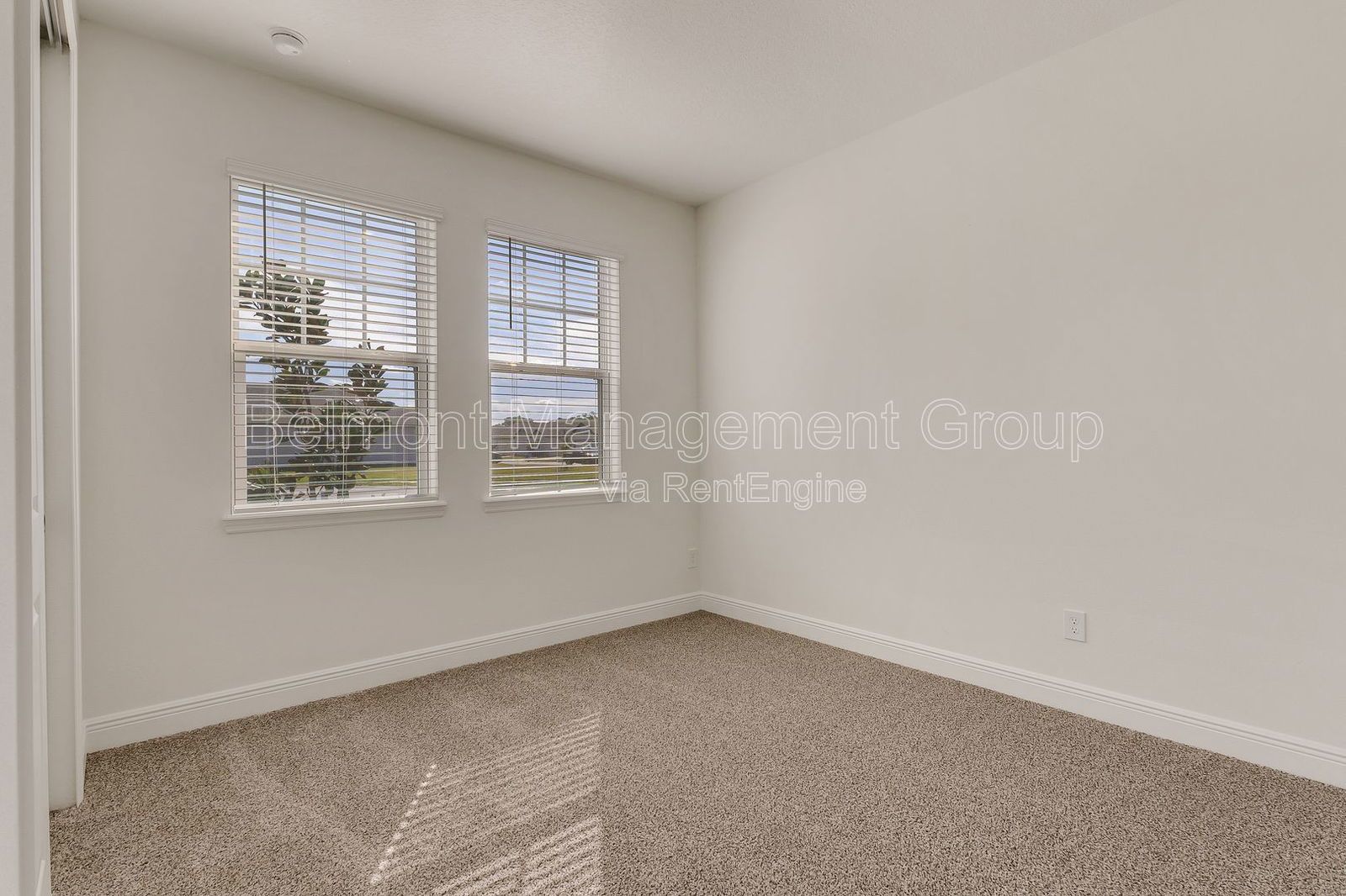 Sophisticated 4 Bed/2 Bath Home in the LPGA Master Community - Daytona Beach! HOLIDAY SPECIAL!! RENT NOW AND RECEIVE THE REST OF DECEMBER FREE!!! property image