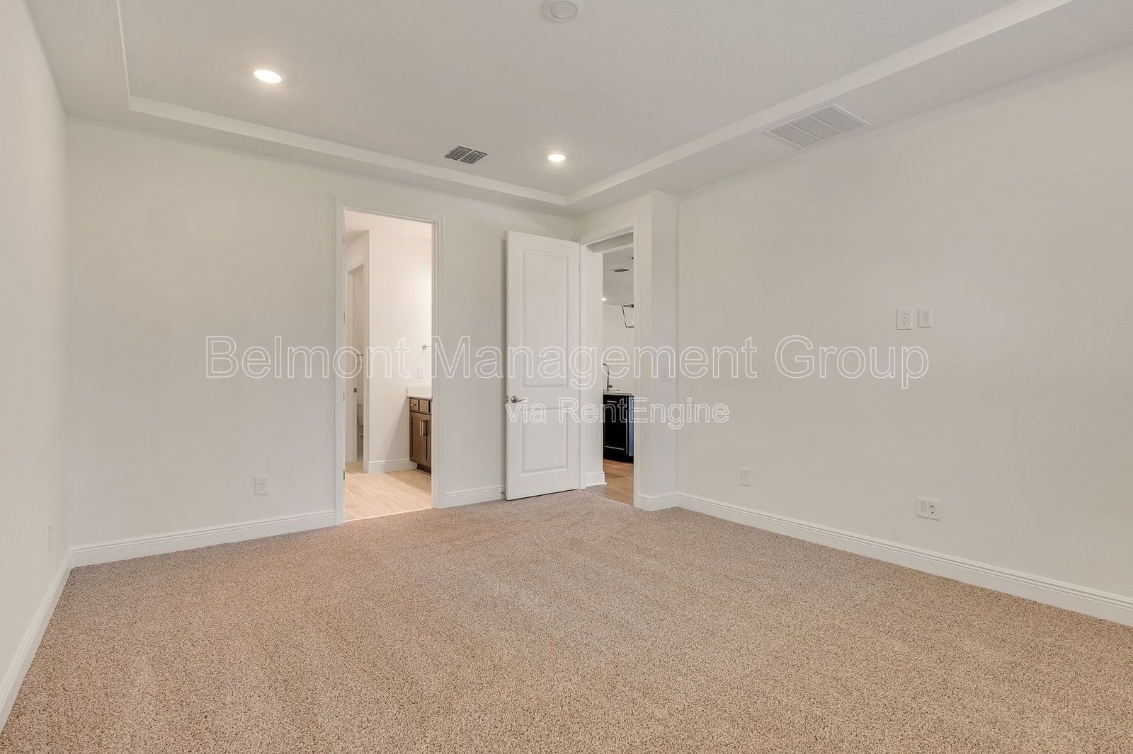 Sophisticated 4 Bed/2 Bath Home in the LPGA Master Community - Daytona Beach! HOLIDAY SPECIAL!! RENT NOW AND RECEIVE THE REST OF DECEMBER FREE!!! property image