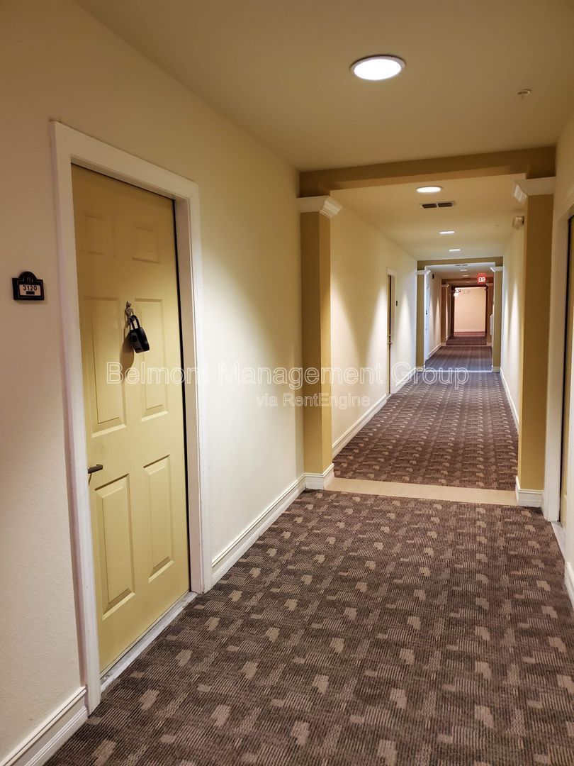 Beautiful 1 Bed 1 Bath Condo at the Registry at Michigan Park in Orlando! RENT NOW AND GET THE REST OF DECEMBER FREE!!! property image