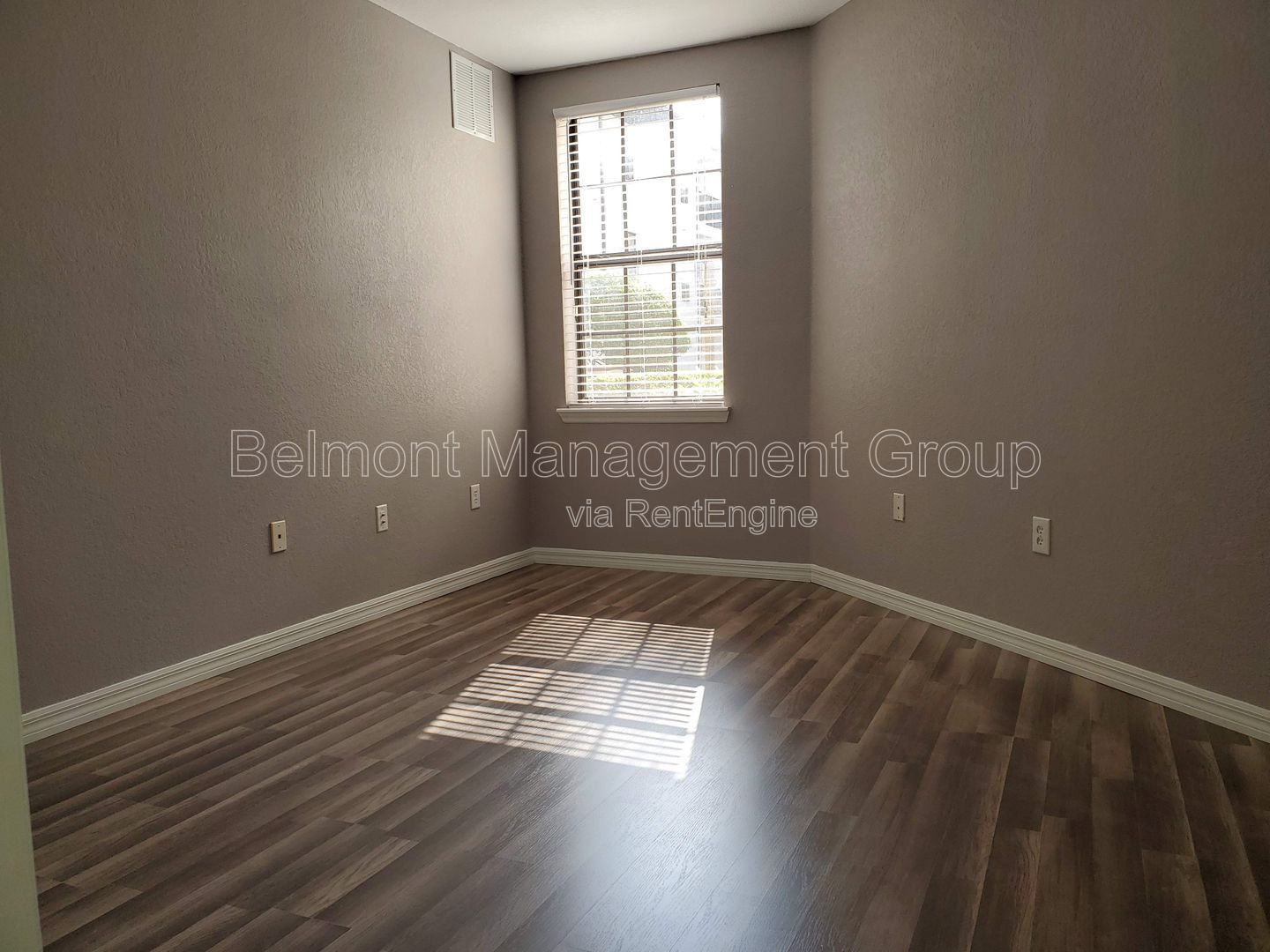 Beautiful 1 Bed 1 Bath Condo at the Registry at Michigan Park in Orlando! RENT NOW AND GET THE REST OF DECEMBER FREE!!! property image