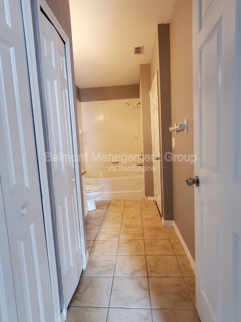 Beautiful 1 Bed 1 Bath Condo at the Registry at Michigan Park in Orlando! RENT NOW AND GET THE REST OF DECEMBER FREE!!! property image