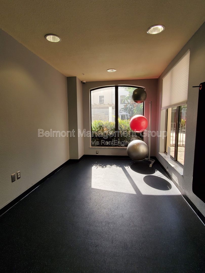 Beautiful 1 Bed 1 Bath Condo at the Registry at Michigan Park in Orlando! RENT NOW AND GET THE REST OF DECEMBER FREE!!! property image