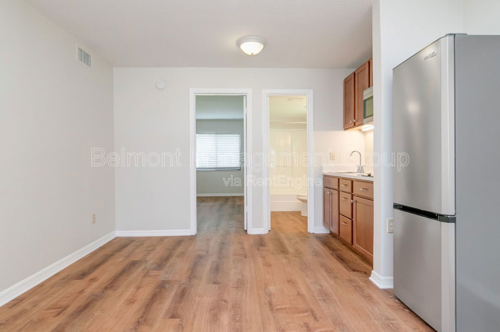 RENT NOW AND RECEIVE 2-WEEKS OFF YOUR RENT!!! Half-Security Deposit available for qualified applicants! Lovely 1bed/1bath Apartment located in The Hourglass District in Orlando!! property image