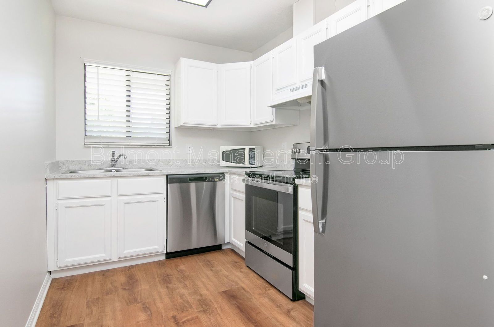 RENT NOW AND RECEIVE 2-WEEKS OFF YOUR RENT!!! Half-Security Deposit available for qualified applicants! Contemporary 1 Bed / 1 Bath Apartment FOR RENT in The Hourglass District! property image