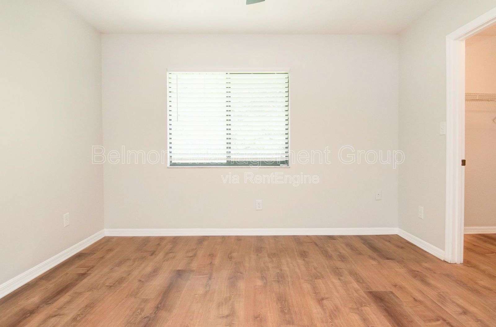 RENT NOW AND RECEIVE 2-WEEKS OFF YOUR RENT!!! Half-Security Deposit available for qualified applicants! Contemporary 1 Bed / 1 Bath Apartment FOR RENT in The Hourglass District! property image