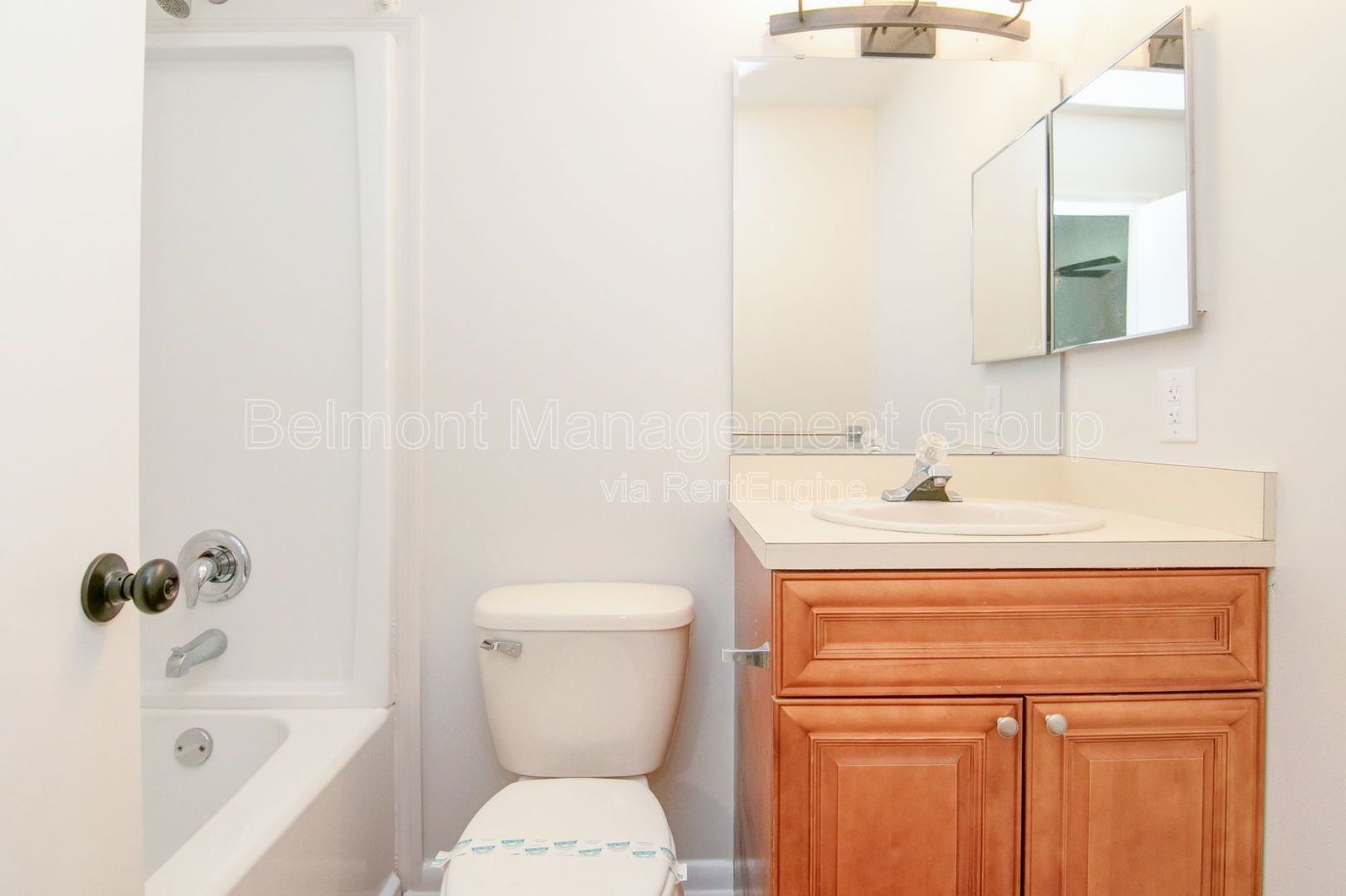 RENT NOW AND RECEIVE 2-WEEKS OFF YOUR RENT!!! Half-Security Deposit available for qualified applicants! Contemporary 1 Bed / 1 Bath Apartment FOR RENT in The Hourglass District! property image