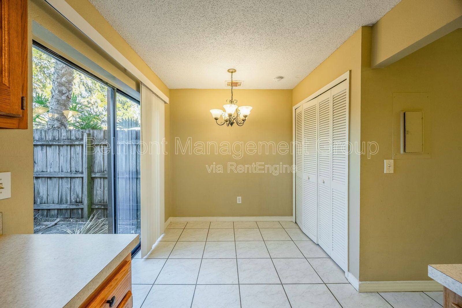 Beautiful 2bed/2bath Condo For Rent in Hidden Oaks Condominiums at Winter Park! RENT BY JANUARY 15th AND RECEIVE 2-WEEKS FREE!!! property image