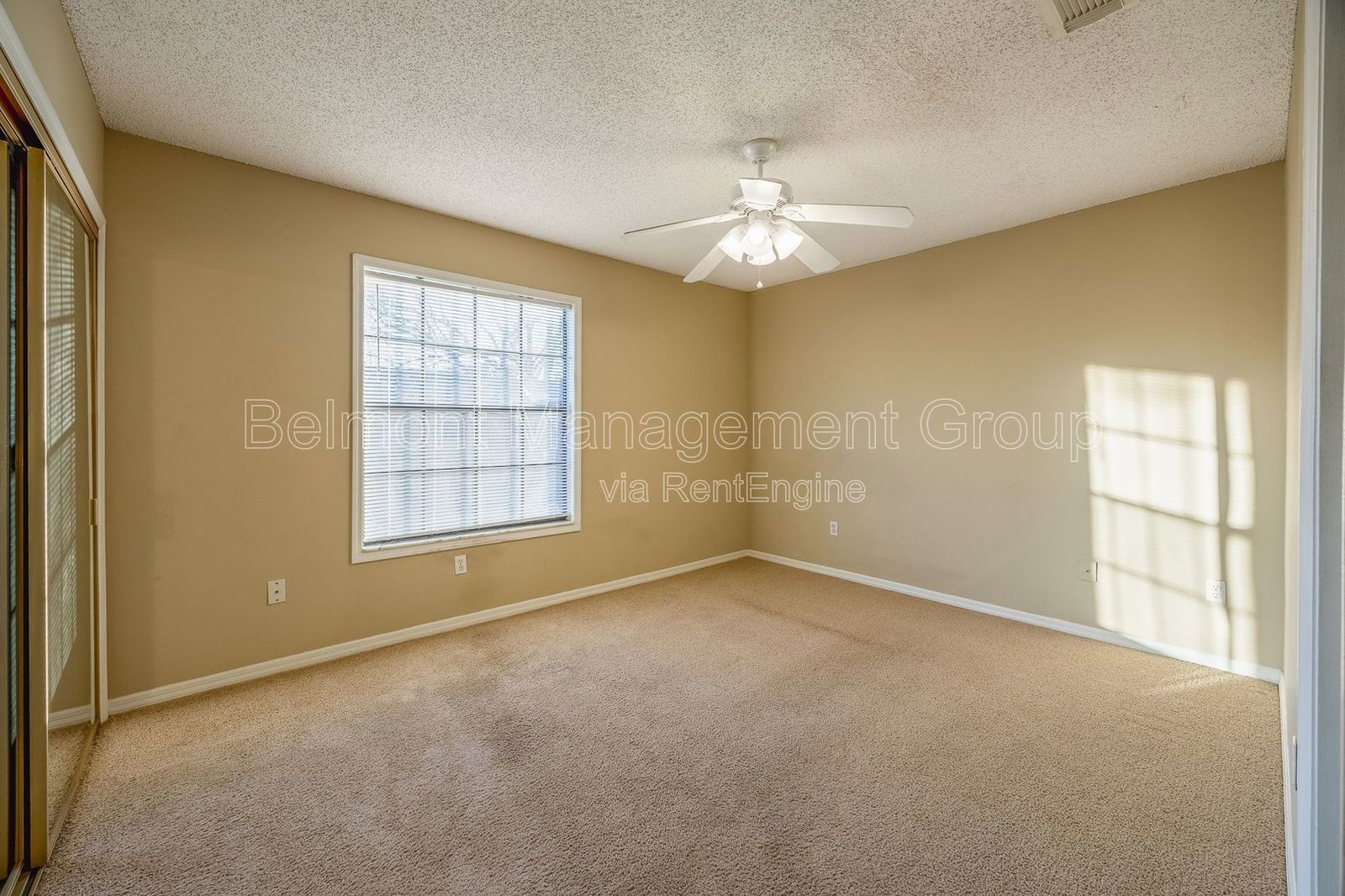 Beautiful 2bed/2bath Condo For Rent in Hidden Oaks Condominiums at Winter Park! RENT BY JANUARY 15th AND RECEIVE 2-WEEKS FREE!!! property image