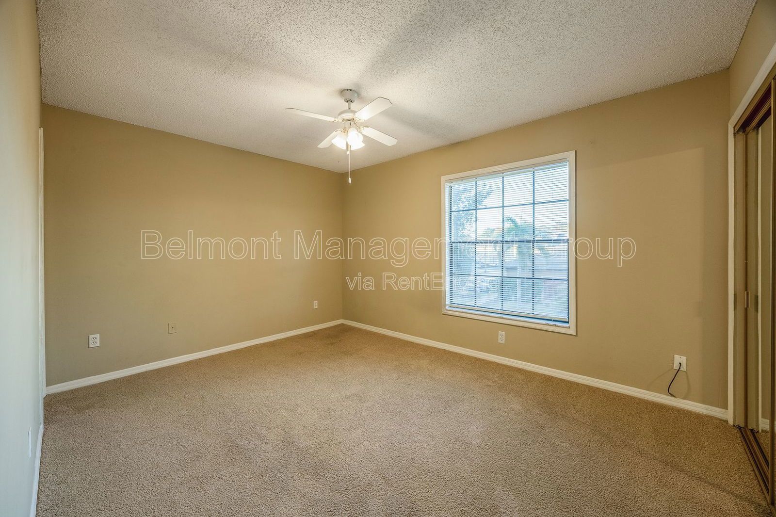 Beautiful 2bed/2bath Condo For Rent in Hidden Oaks Condominiums at Winter Park! RENT BY JANUARY 15th AND RECEIVE 2-WEEKS FREE!!! property image