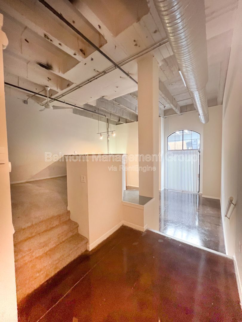 Rent Now and Get $1000 Off Your First Month's Rent + a Super Low $350 Security Deposit!!! For Rent: Stylish Industrial 1 Bed/1 Bath Loft at The Lofts in Winter Park Village! property image