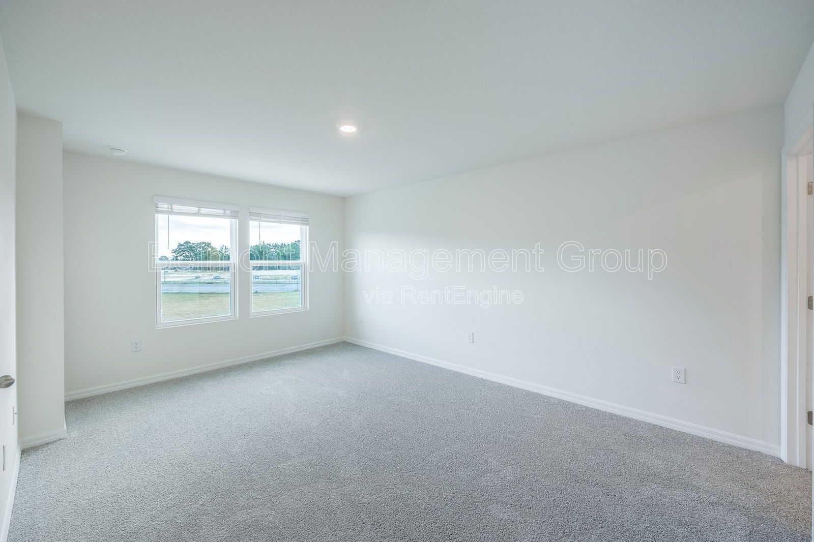 RENT NOW AND GET 2-WEEKS OFF YOUR FIRST MONTH! Beautiful 3bed/2.5bath Townhome FOR RENT at The Towns at Laurel Commons in Ocala! property image