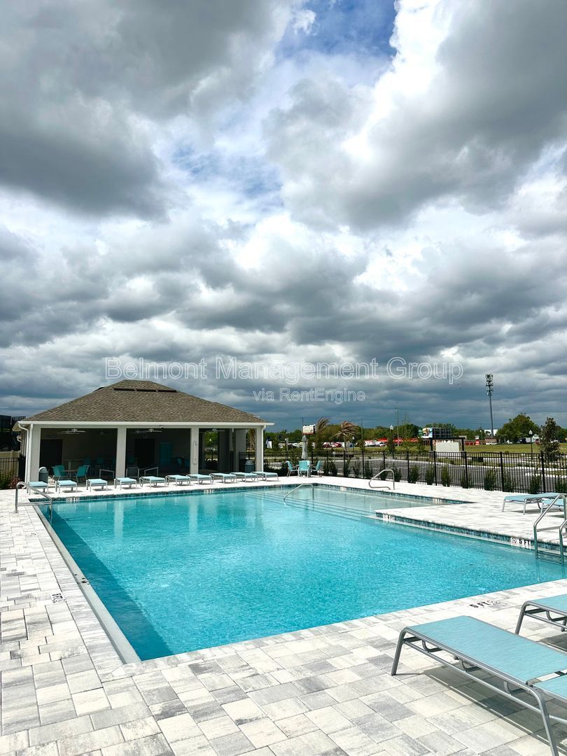 RENT NOW AND GET 2-WEEKS OFF YOUR FIRST MONTH! Beautiful 3bed/2.5bath Townhome FOR RENT at The Towns at Laurel Commons in Ocala! property image