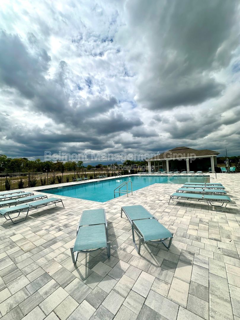 RENT NOW AND GET 2-WEEKS OFF YOUR FIRST MONTH! Beautiful 3bed/2.5bath Townhome FOR RENT at The Towns at Laurel Commons in Ocala! property image