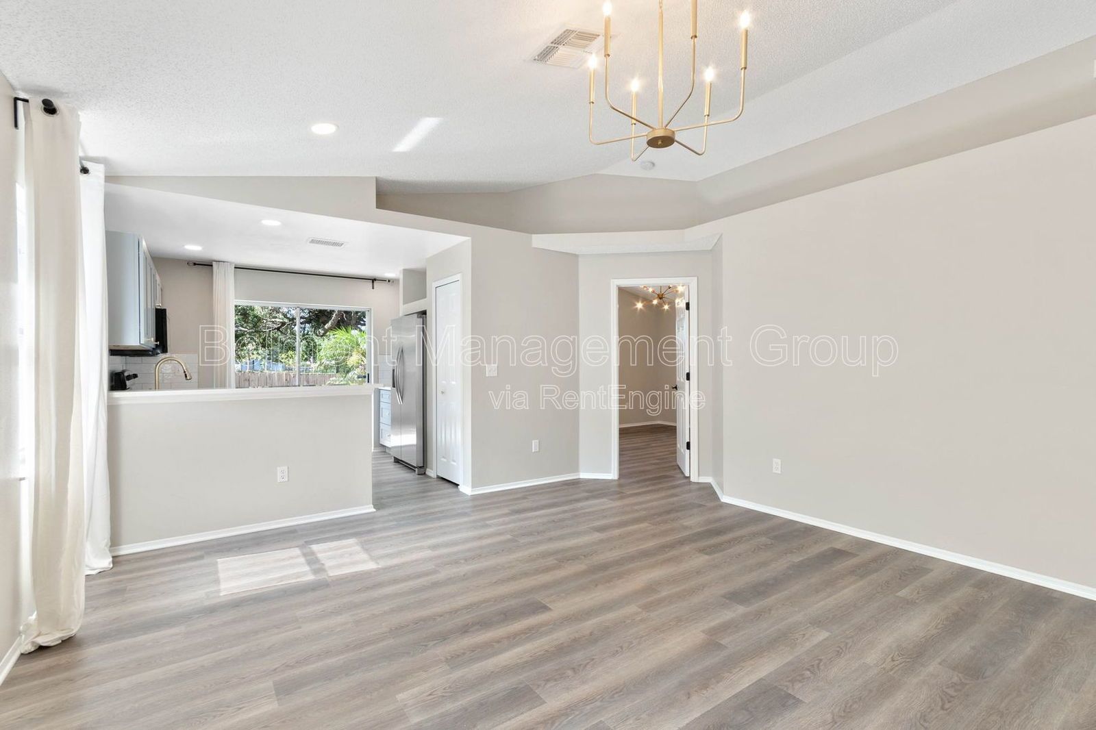 Chic and Stylish 3-Bed/2Bath Home with Fenced Backyard in the Heart of Orlando! property image