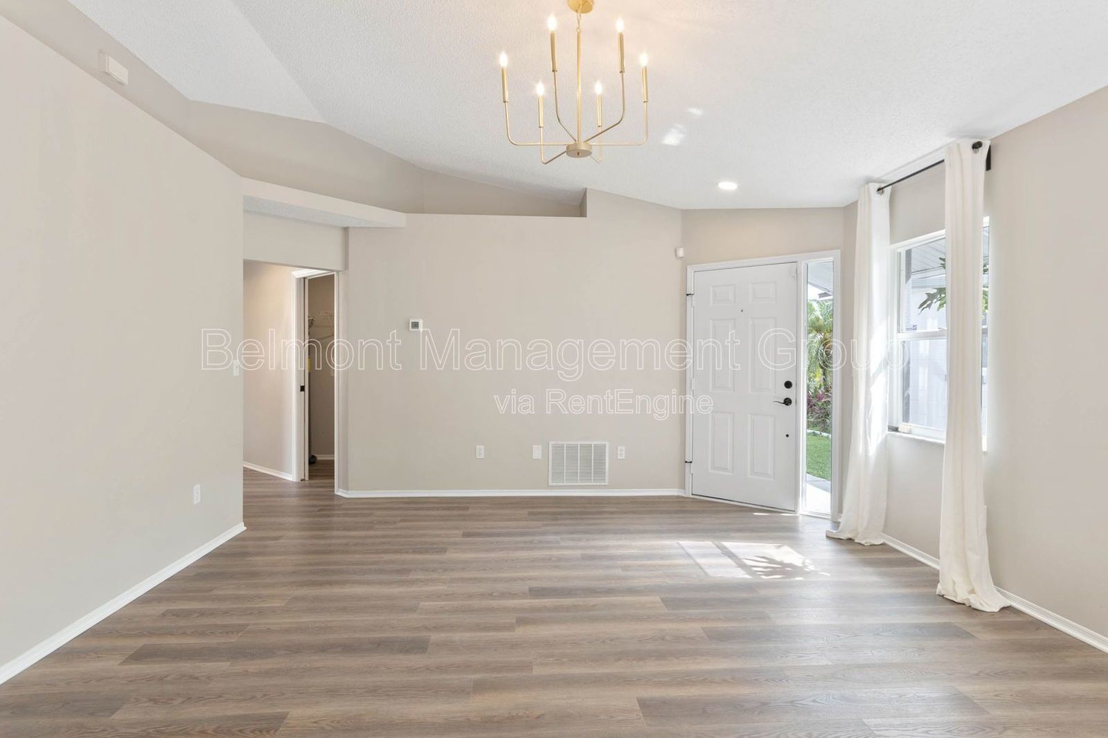 Chic and Stylish 3-Bed/2Bath Home with Fenced Backyard in the Heart of Orlando! property image