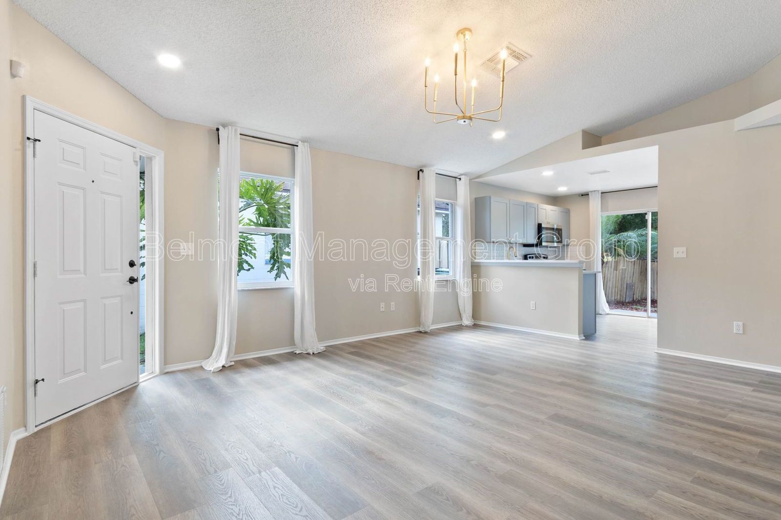 Chic and Stylish 3-Bed/2Bath Home with Fenced Backyard in the Heart of Orlando! property image