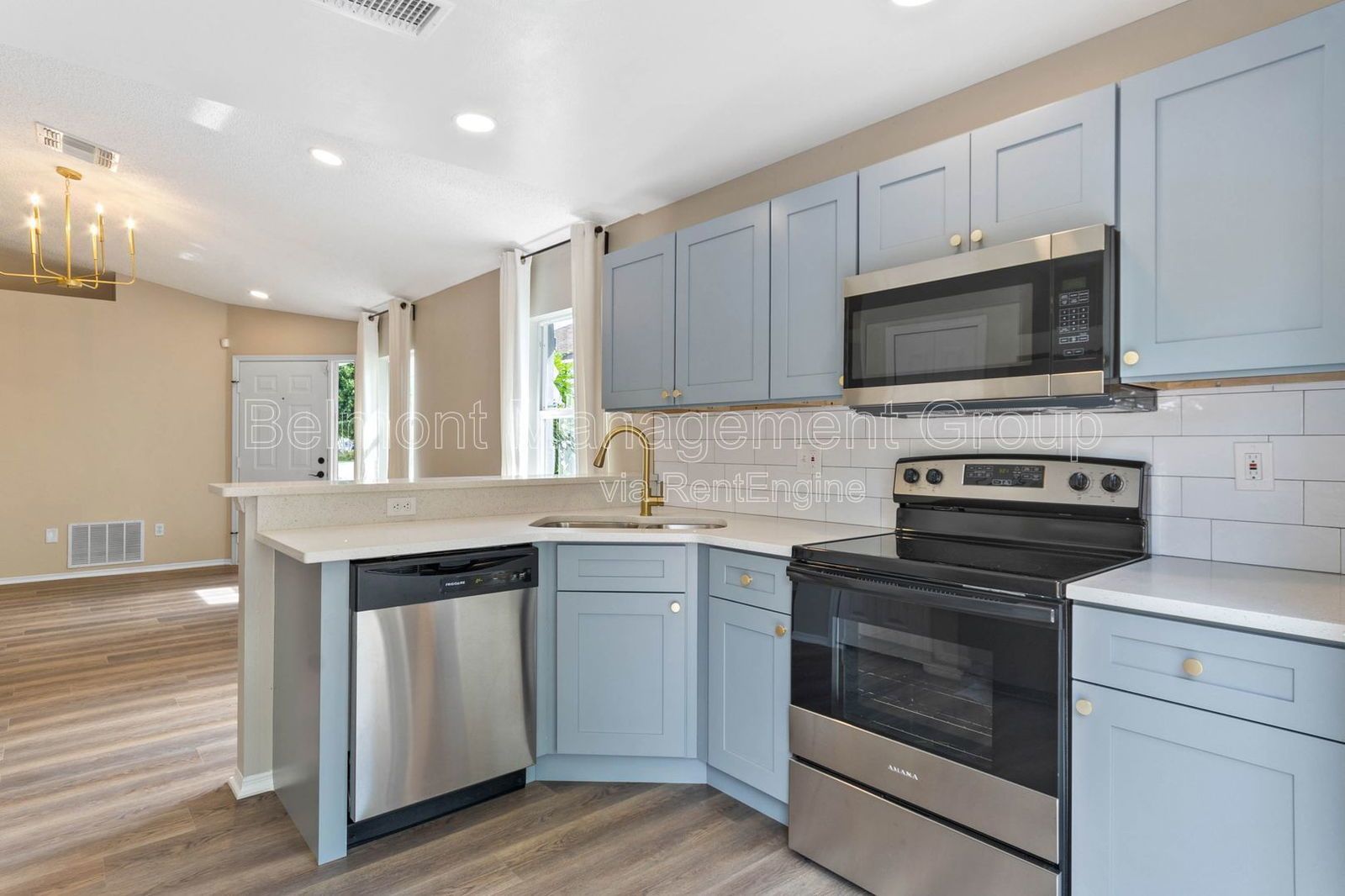 Chic and Stylish 3-Bed/2Bath Home with Fenced Backyard in the Heart of Orlando! property image