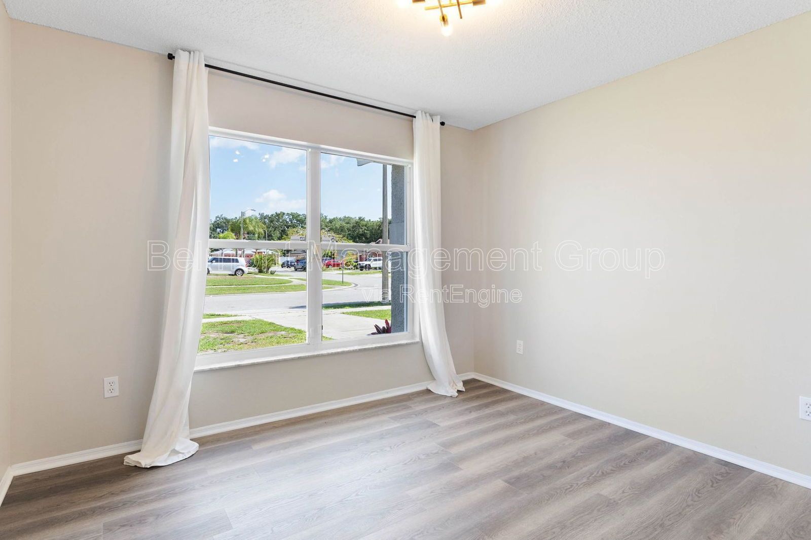 Chic and Stylish 3-Bed/2Bath Home with Fenced Backyard in the Heart of Orlando! property image