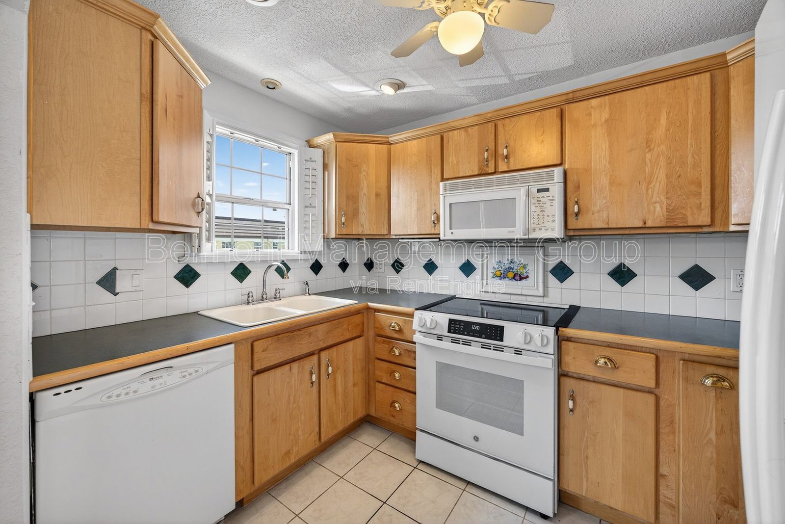 Bright and Spacious 2-Bed, 2-Bath Condo for Rent with Lake Killarney Views! property image