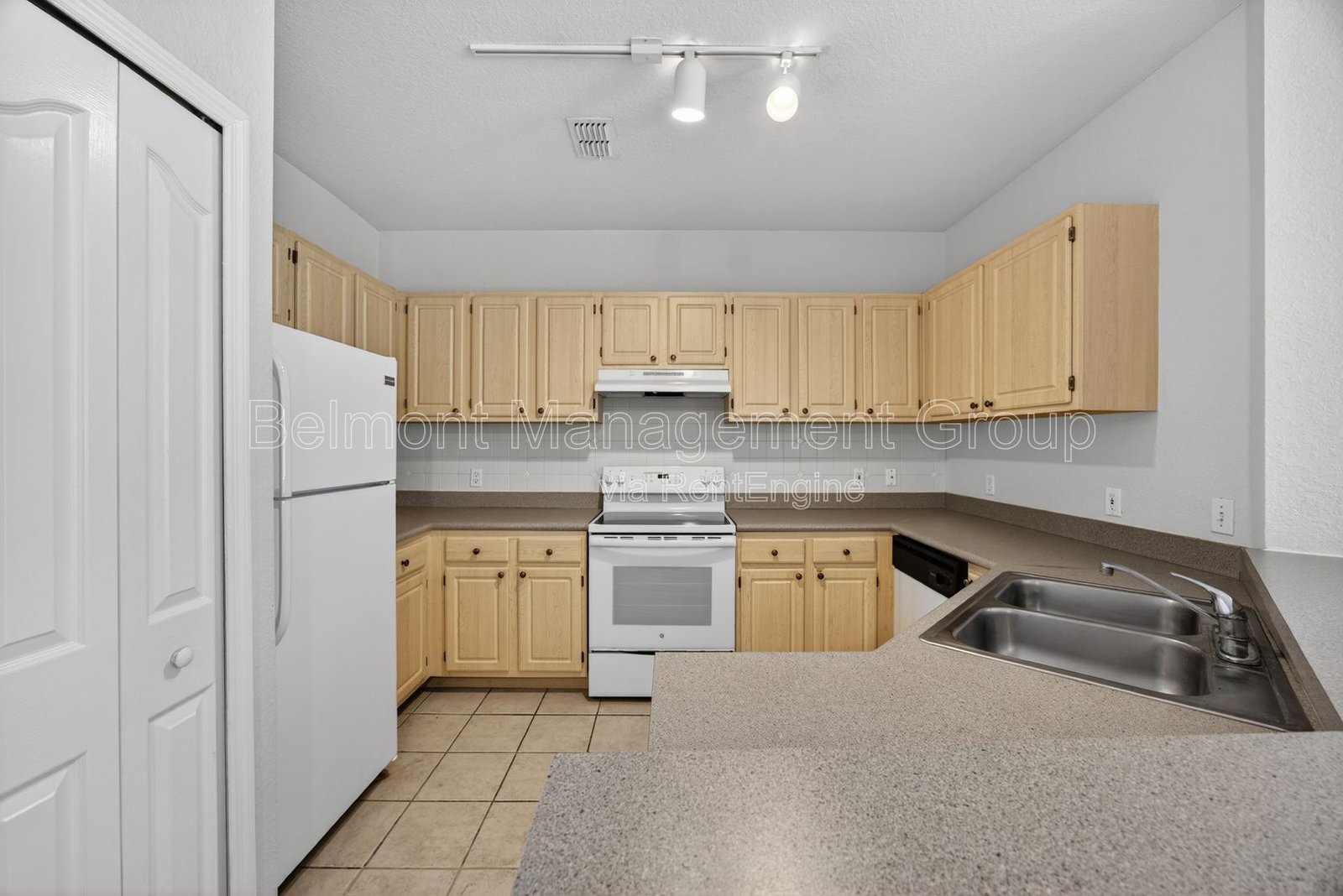 Beautiful 2 bed / 2 bath Townhome for rent at Visconti East in Maitland! property image