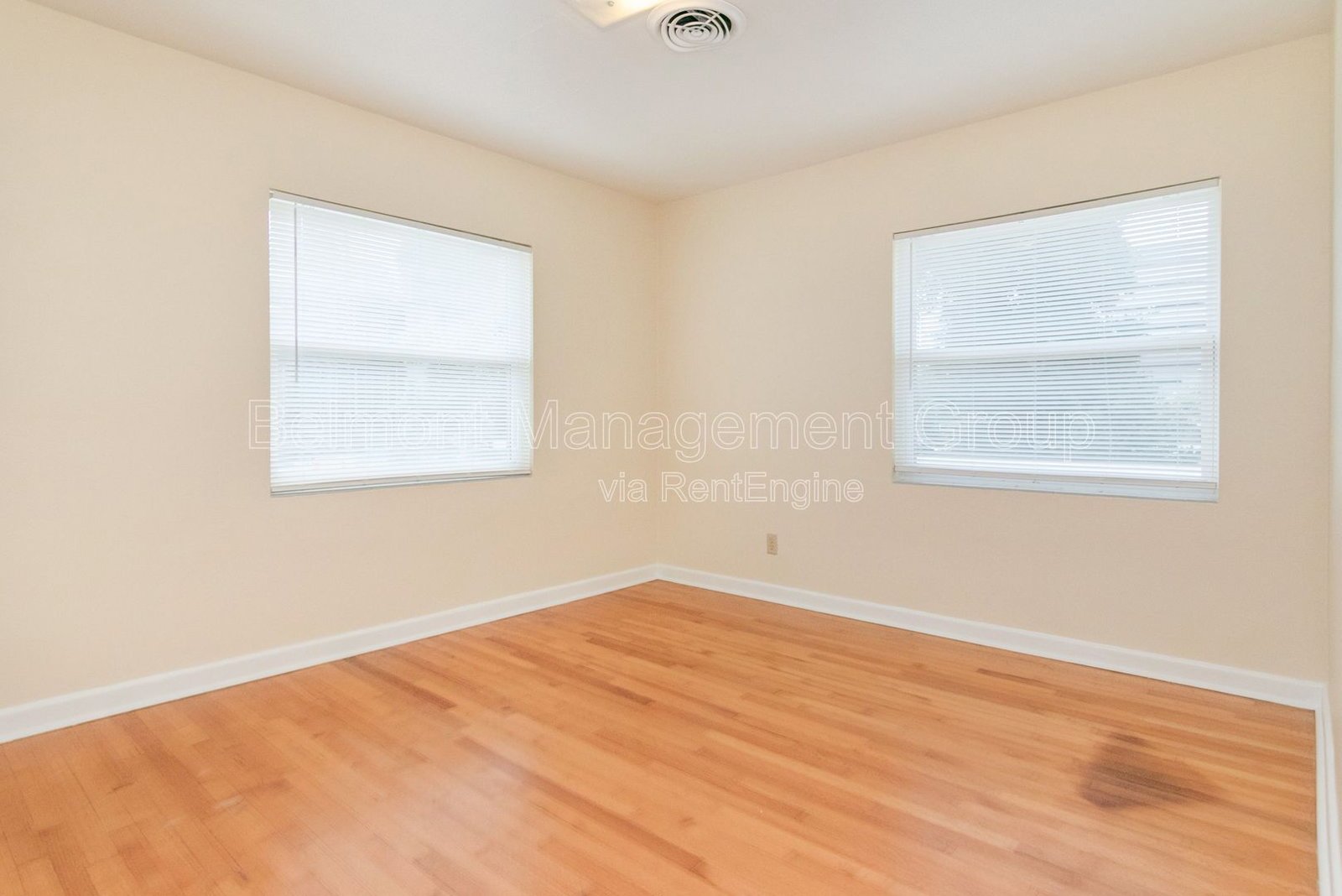 Charming 2 bed/1bath apartment FOR RENT in Downtown Orlando! | Get 2-Weeks Off Your First Month if Approved by June 1st! property image