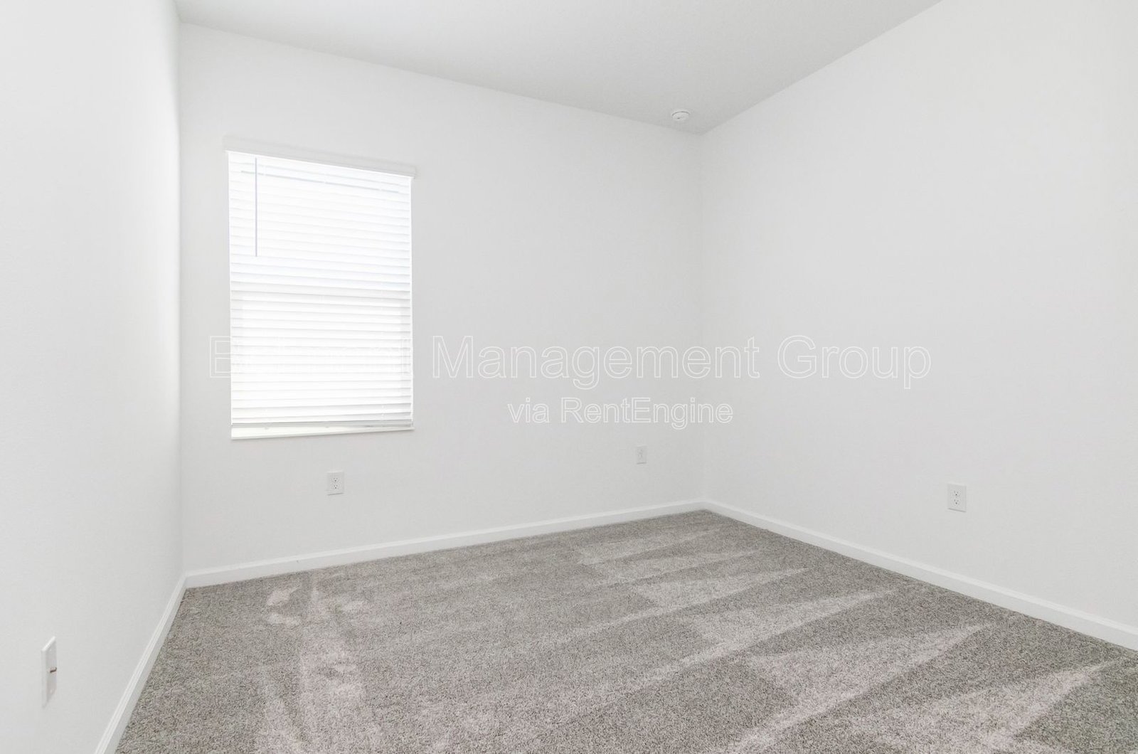 Beautiful 6bed/3bath home located in Pine Glen Community in St. Cloud!! Rent Now and Get $500 Off Your First Month!** property image