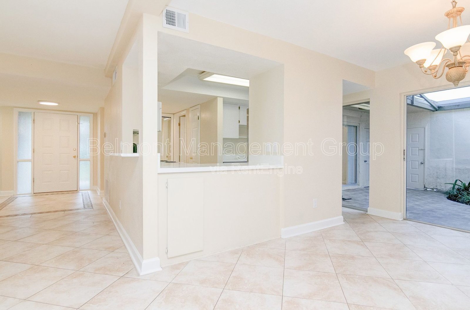 Beautiful 3 Bed/2 Bath Lakefront Townhome FOR RENT at Sausalito Shores in Casselberry! property image