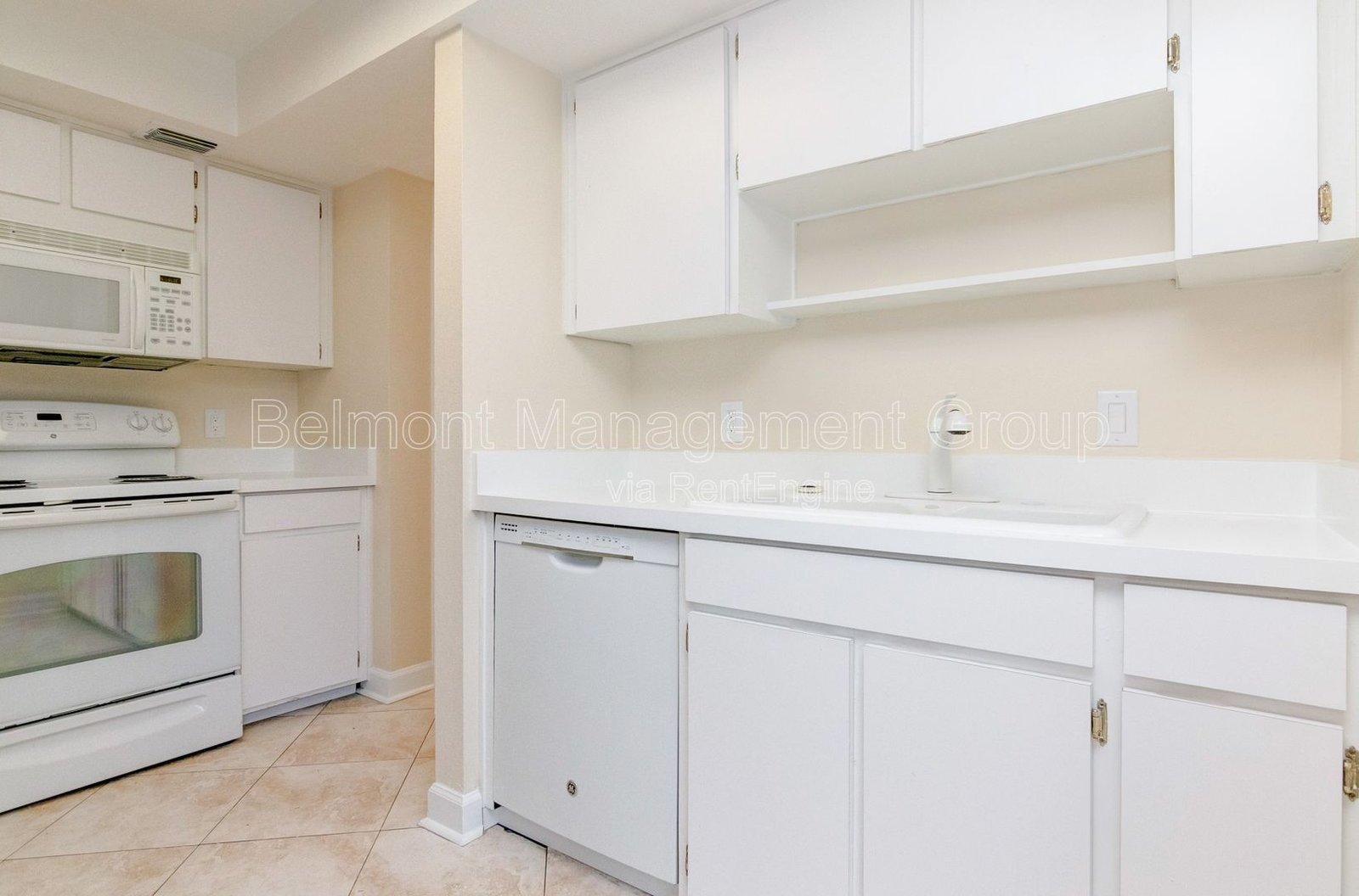Beautiful 3 Bed/2 Bath Lakefront Townhome FOR RENT at Sausalito Shores in Casselberry! property image