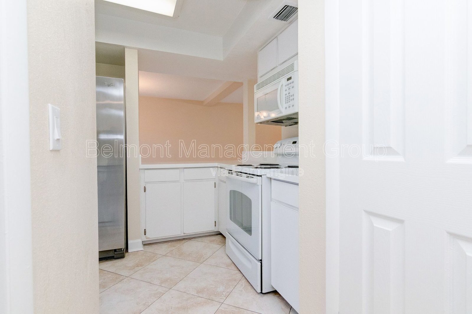 Beautiful 3 Bed/2 Bath Lakefront Townhome FOR RENT at Sausalito Shores in Casselberry! property image