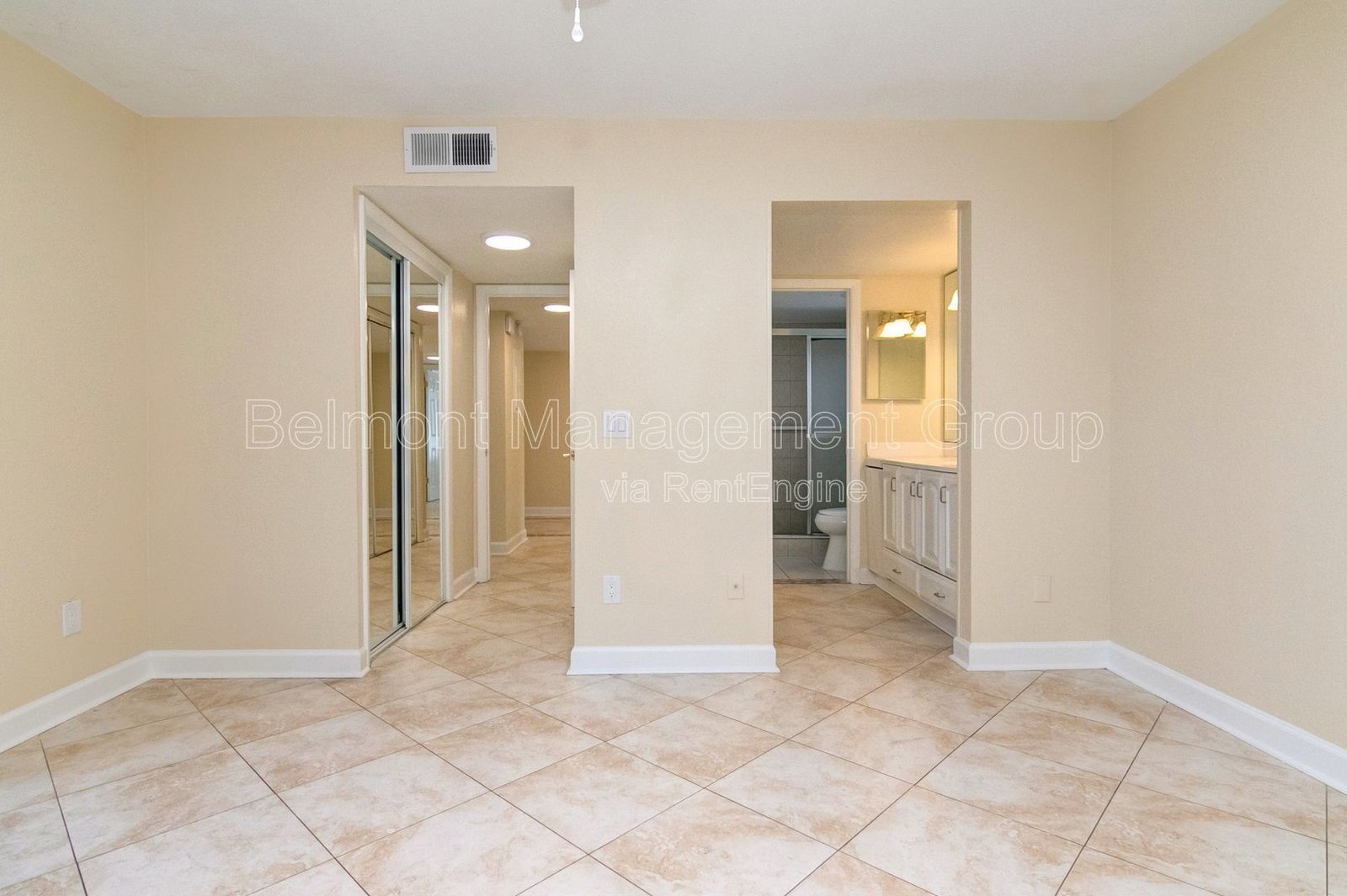Beautiful 3 Bed/2 Bath Lakefront Townhome FOR RENT at Sausalito Shores in Casselberry! property image