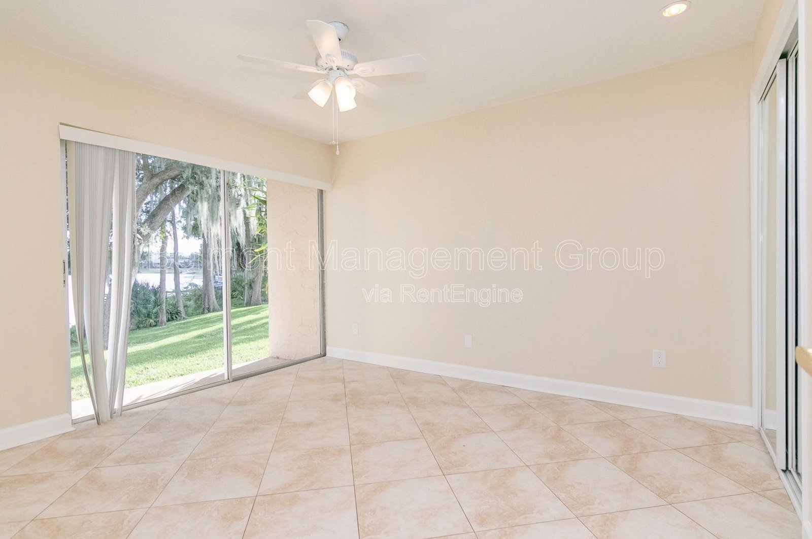Beautiful 3 Bed/2 Bath Lakefront Townhome FOR RENT at Sausalito Shores in Casselberry! property image