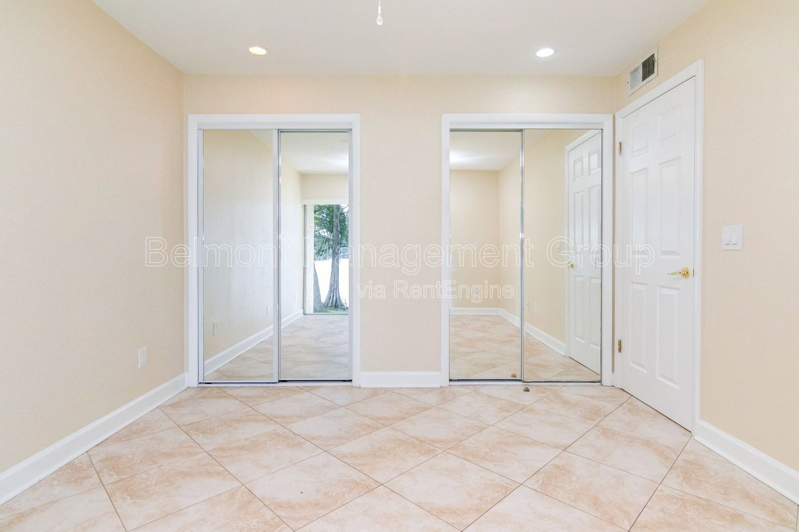 Beautiful 3 Bed/2 Bath Lakefront Townhome FOR RENT at Sausalito Shores in Casselberry! property image