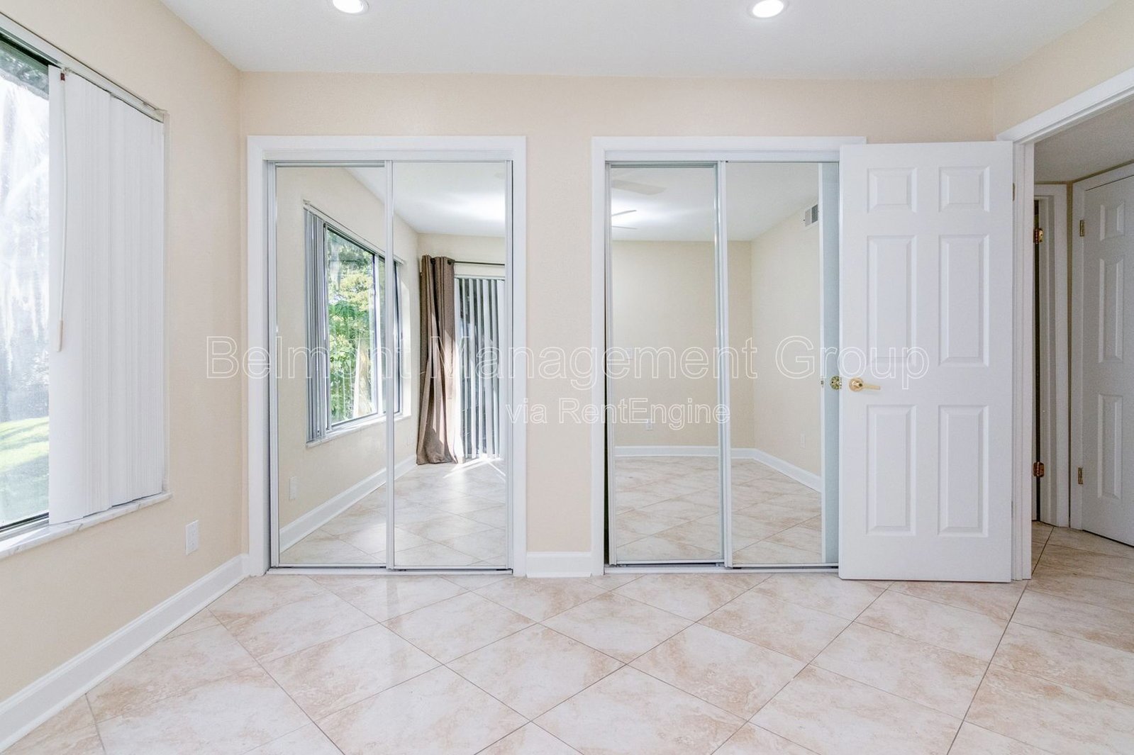 Beautiful 3 Bed/2 Bath Lakefront Townhome FOR RENT at Sausalito Shores in Casselberry! property image
