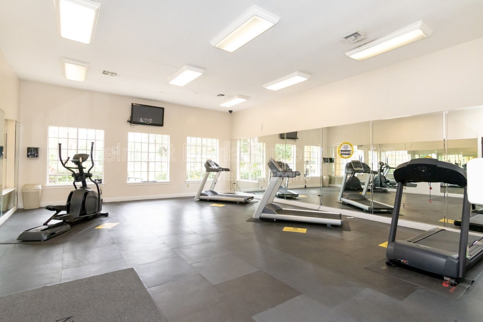 Spacious 1st Floor 1 bed/1 bath Condo FOR RENT in Madison at Metrowest! Rent Now and Get 50% OFF Your First Month! property image