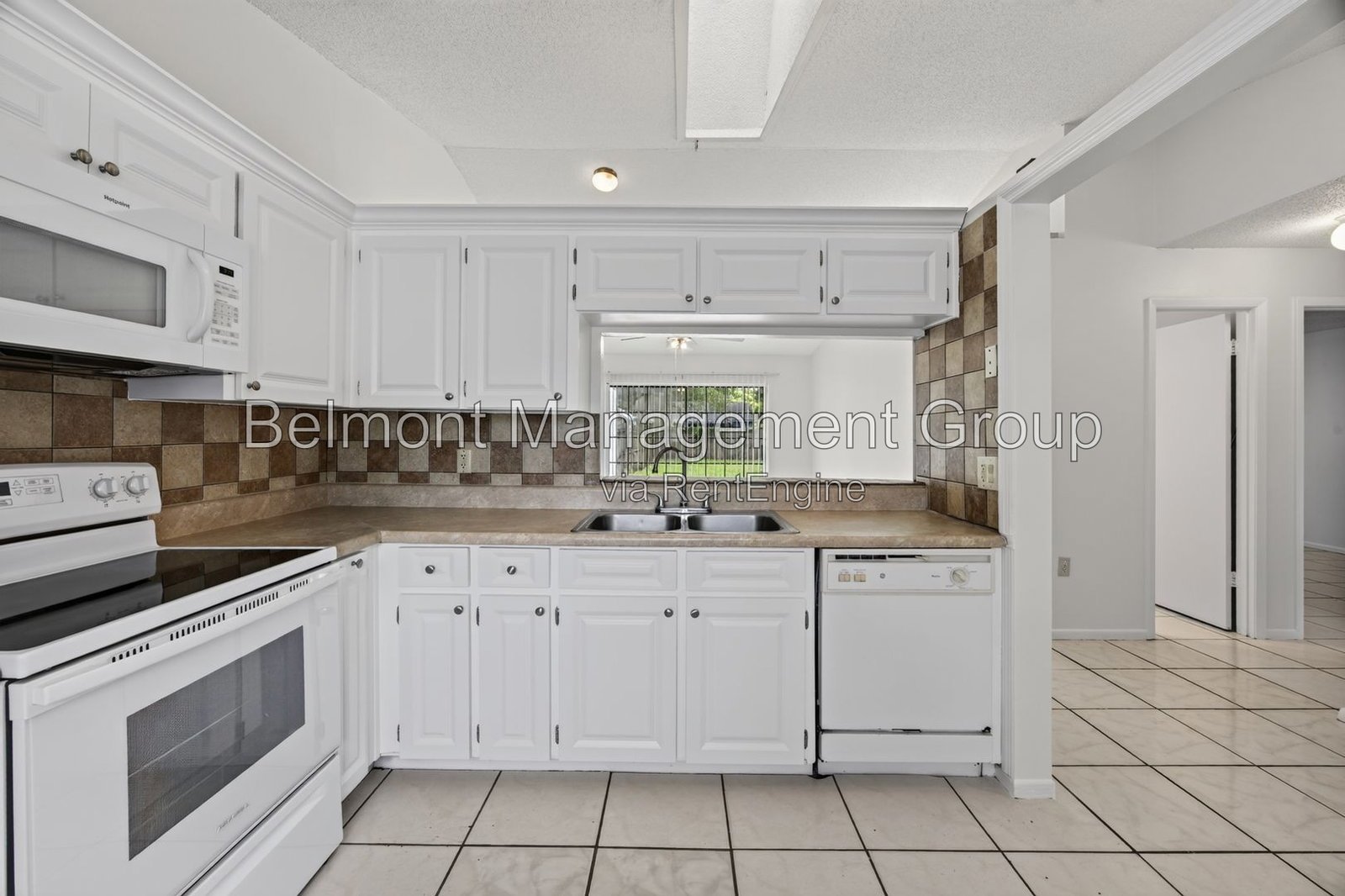 Spacious 2-Bed, 2-Bath Villa For rent with Large Fenced Backyard! property image
