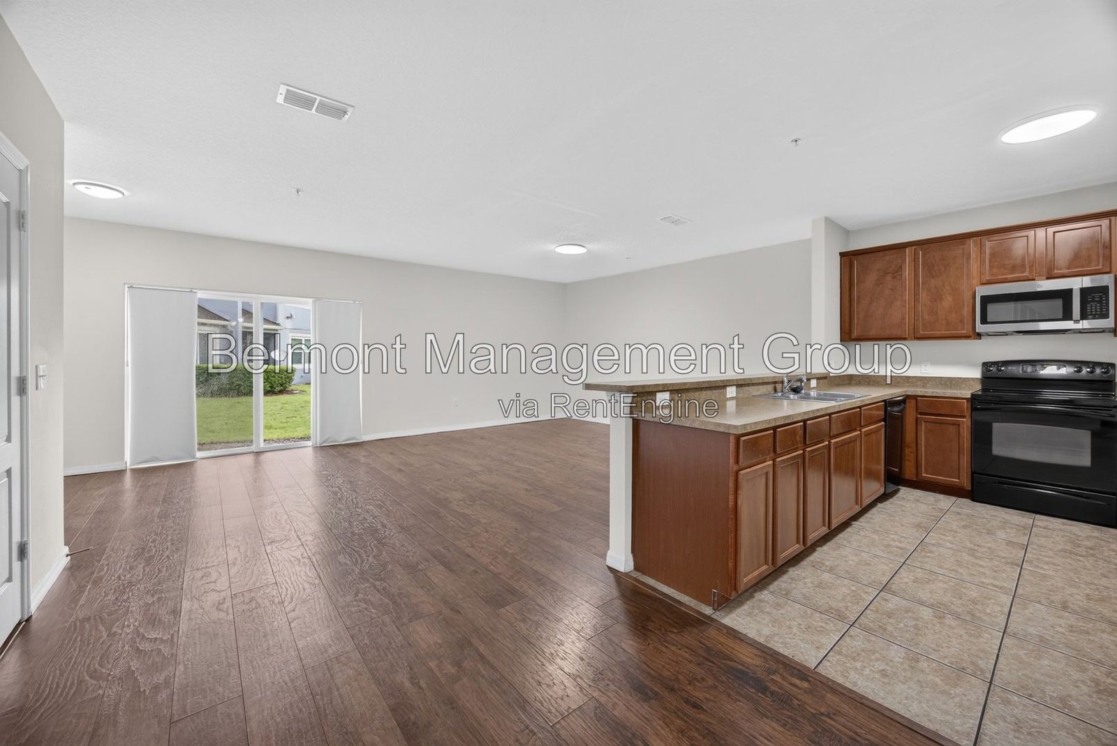 Beautiful 3/2.5 Townhome For Rent at Chatham Place in the Heart of Orlando! Rent Now and Enjoy Half a Month's Rent Free! property image