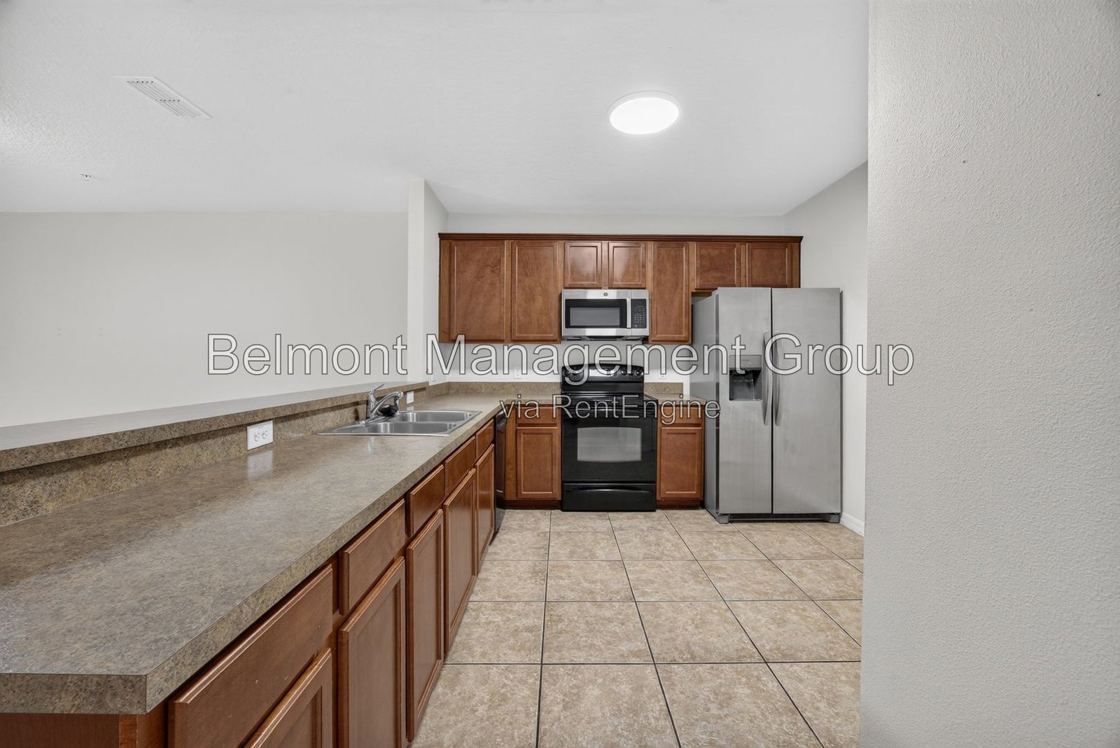 Beautiful 3/2.5 Townhome For Rent at Chatham Place in the Heart of Orlando! Rent Now and Enjoy Half a Month's Rent Free! property image