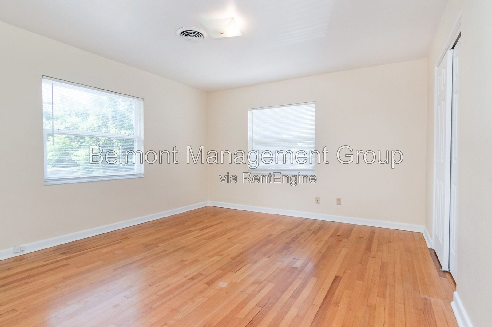 Beautiful 2/1 Apartment in the Heart of SODO District of Orlando! Rent Now and Get 2-Weeks Off First Month and Free Application Fee for the Healthcare and Service Industry! property image